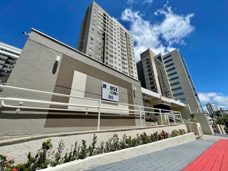 Apartment Em *