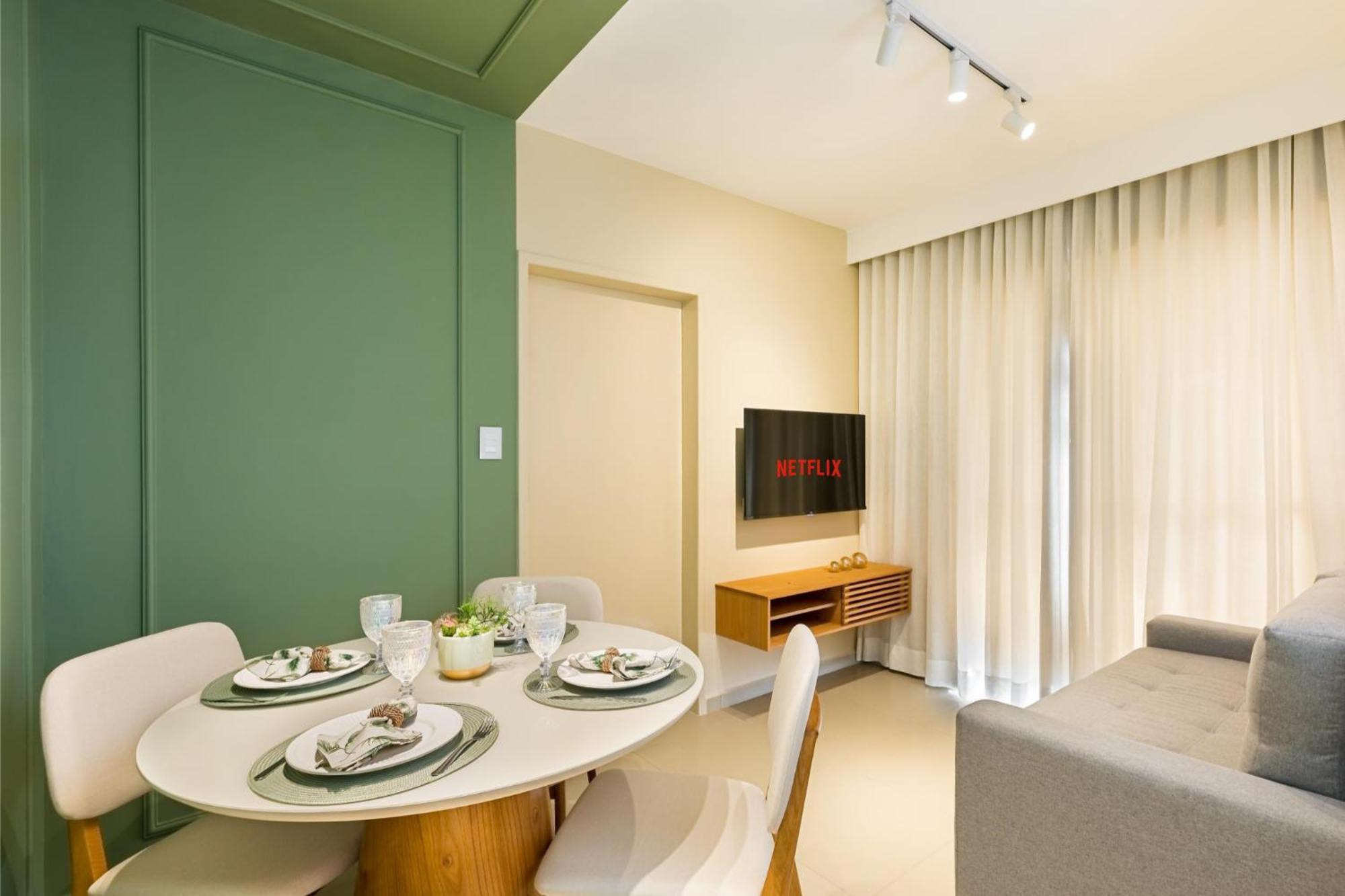 Apartment Em *