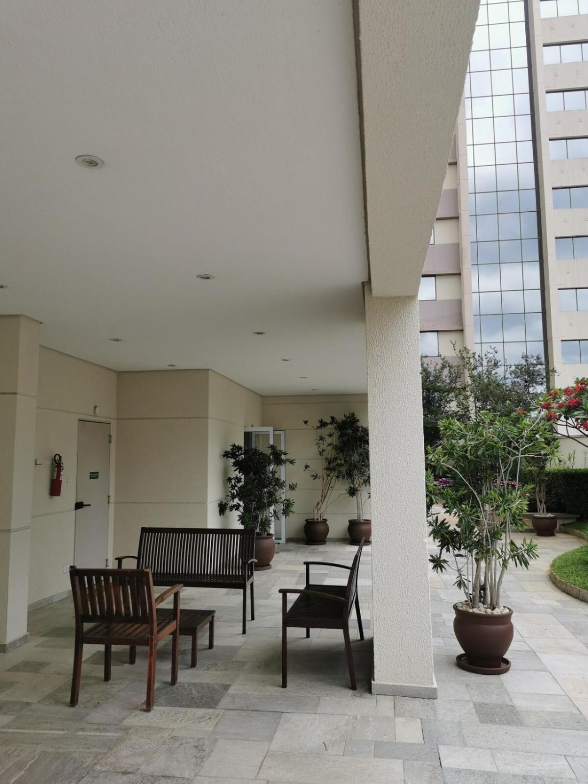 Apartment Em *
